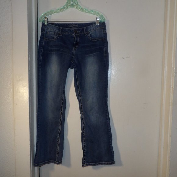 Maurices Low Rise Boot Cut Jeans Sz 9/10 X Short - Picture 1 of 8